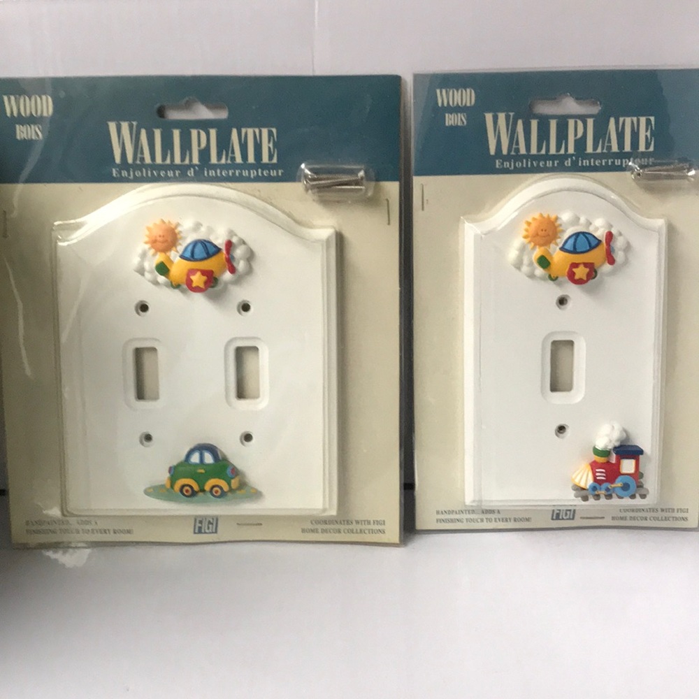 A lot of 2 Wood Handpainted Wallplates